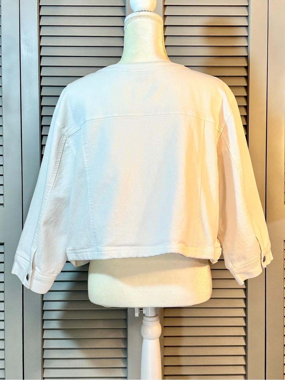 North style Women's White Cropped Button-Front Jean Jacket - Picture 5 of 14